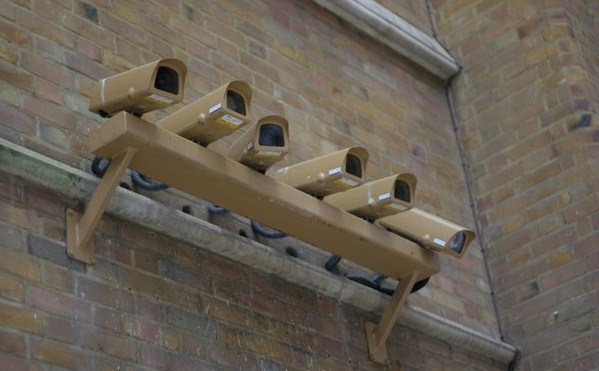 Большой брат не у дел