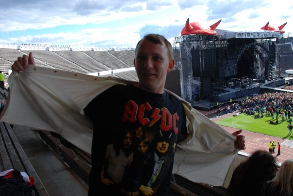 Умер один из основателей AC/DC Малькольм Янг