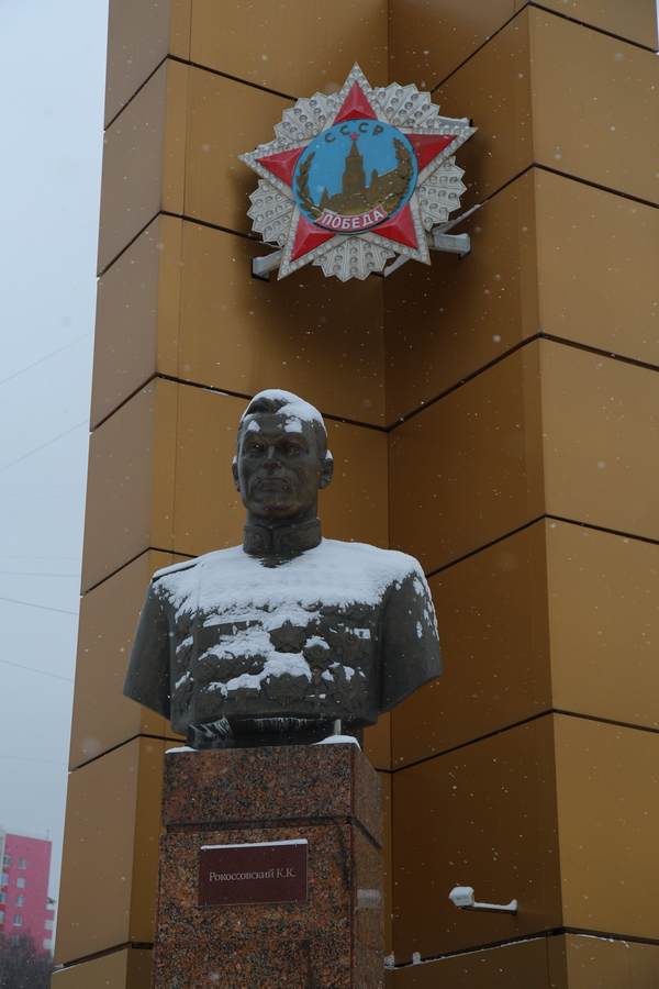 Рокоссовский прекрасно понимал, что в Варшаве его ждет ловушка