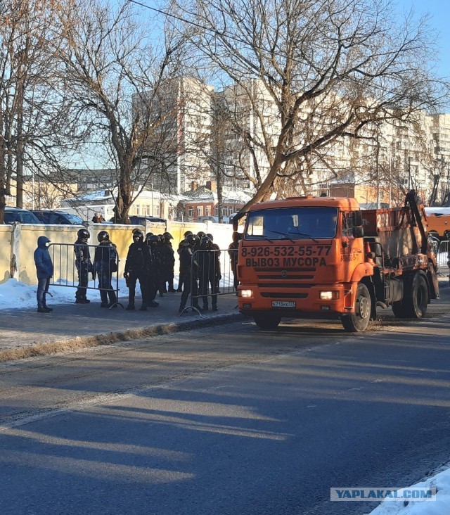 Бдят неусыпно... Прямо сейчас у Мосгорсуда