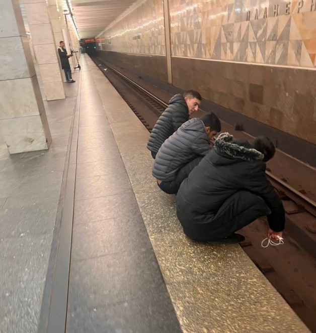 Модники из российского метрополитена на сей вторник