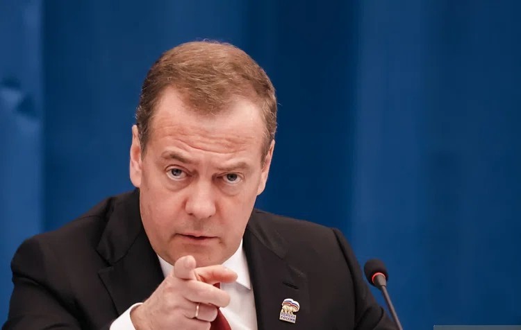 Медведев призвал Трампа поторопиться с присоединением Гренландии