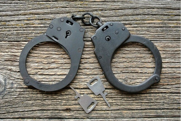 Задержанный мужчина сбежал из-под стражи с помощью ключа за 10 евро