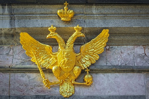 Дама в 40 лет недоумевает — почти никто подходит знакомиться кроме 20-летних мальчиков