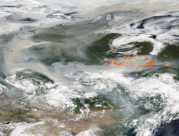 Впервые в истории дым пожаров в Якутии достиг Северного полюса