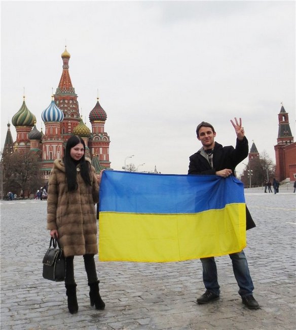 Треть опрошенных украинцев готовы защищать свои города и села с оружием в случае вторжения РФ.