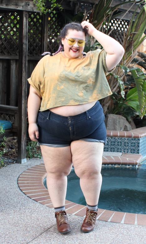 Можно ли носить мини-юбку на работу в офис?