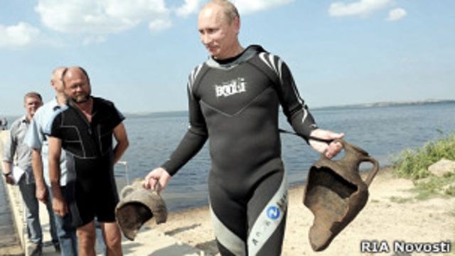 Путин — об отсутствии фото с вакцинации: Разве мы должны с вами обезьянничать?