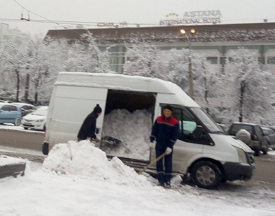 Власти Тюменской области снесли дорогу, которую построили жители