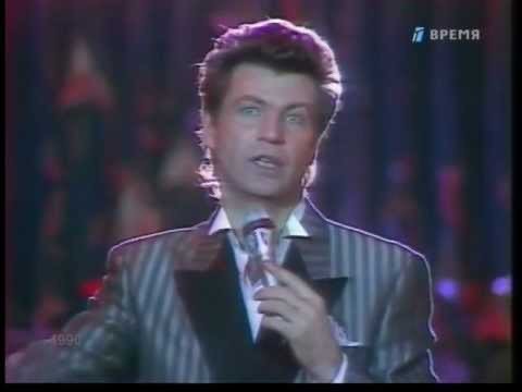 Шкаф грузили мужики