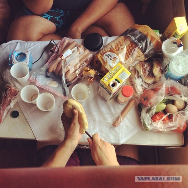 Зачем брать билеты на нижнюю полку в купе, если всё равно её надо уступать?