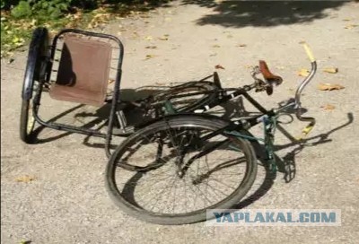 Заводской велосипед с коляской