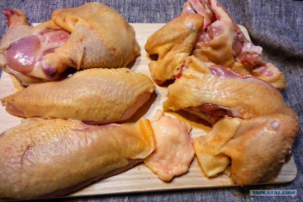 Почему мясо желтое. Мясо домашней курицы. Домашняя курица желтая. Мясо домашних кур.