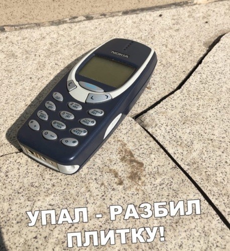 Чехол с выдвижными ножками, которые защищают телефон от повреждений