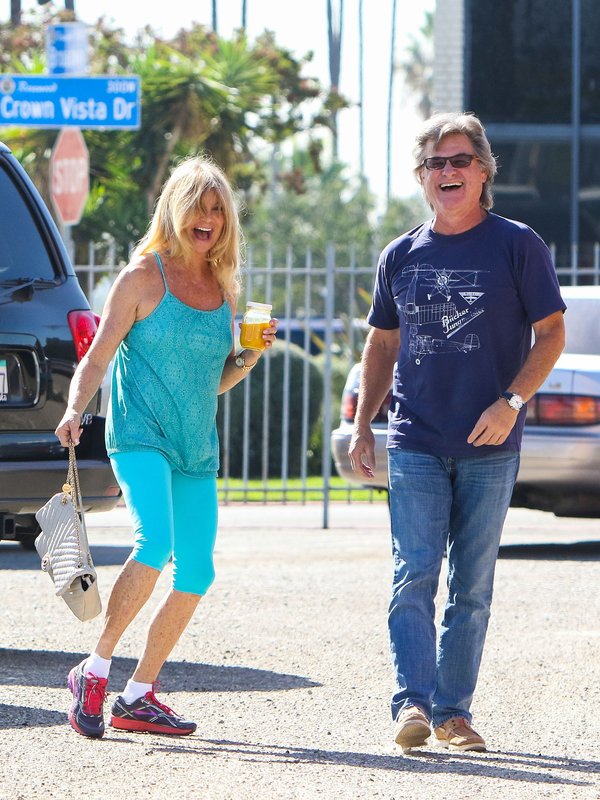 Реакция на папарацци. Kurt Russell and Goldie Hawn