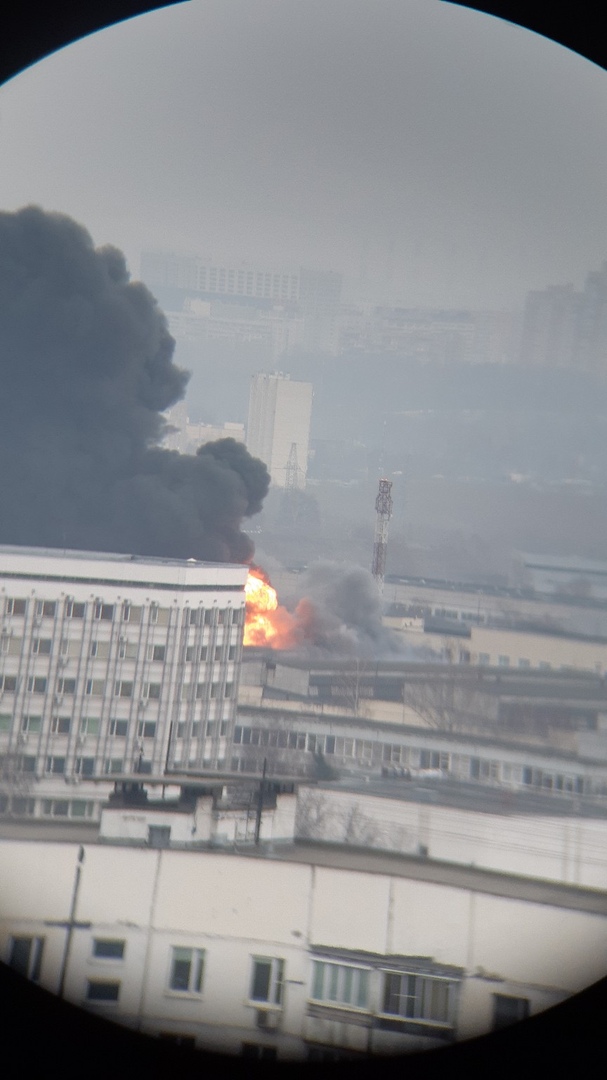 Крупный пожар возле Варшавского шоссе в Москве.