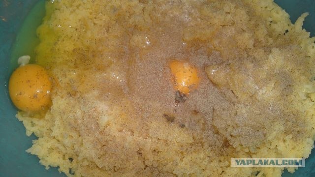 Картофельный рулет с мясным фаршем и грибами