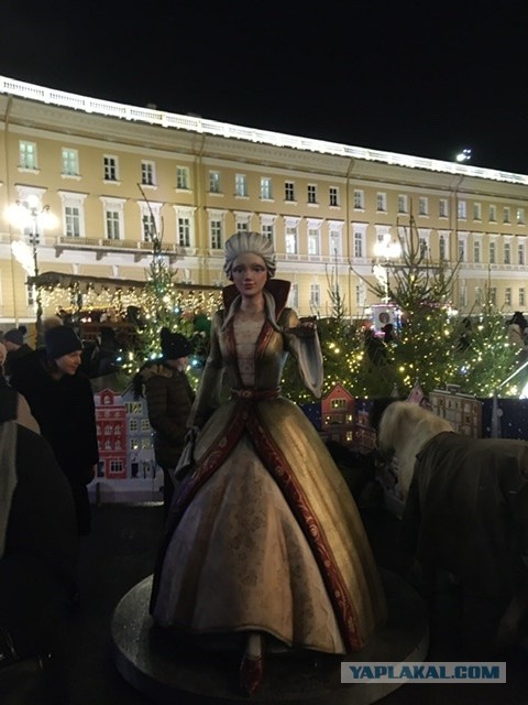 Почему женщины одним "дают" сразу, а других матросят месяцами