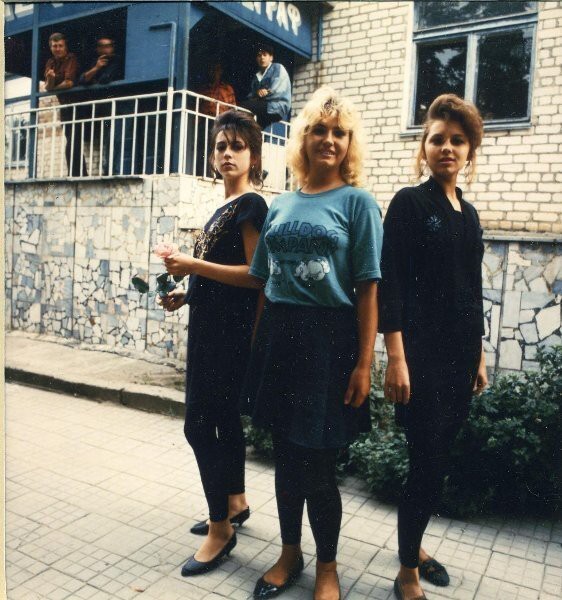 Девчата из 90-х и 00-х