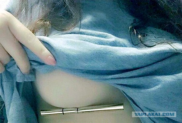 Новый тренд соцсетей – ручка как доказательство пышной груди