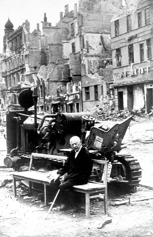 Исторические моменты Победы. Апрель-май 1945г