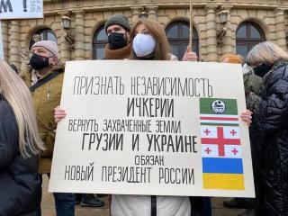 В Питере мужчина напал на полицейского, сильно ударив его в лицо