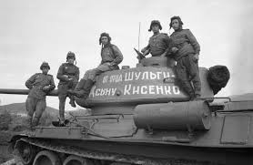 Почему в стране количественно увеличивающими и богатеющими олигархами  деньги на СВО собирают простые граждане?