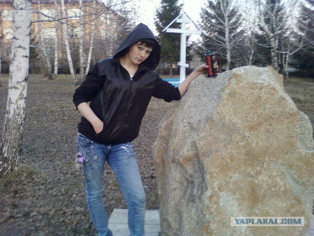 Малолетние дуры устроили фотосессию на кладбище