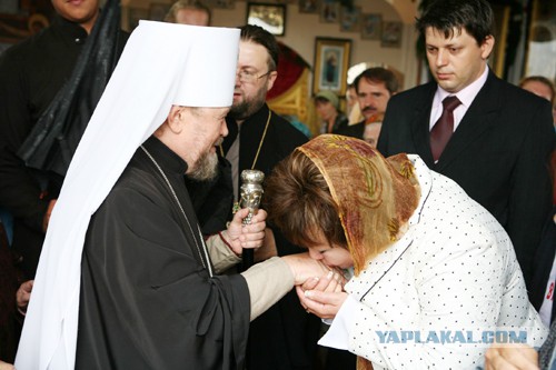 Кадила крутятся, автосы мутятся