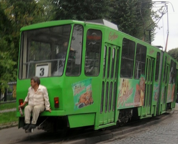 Зачем нужны треугольники на борту самолёта