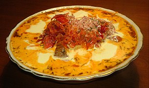 "Одна из лучших кухонь мира". Рок-музыкант из США заступился за русскую кухню