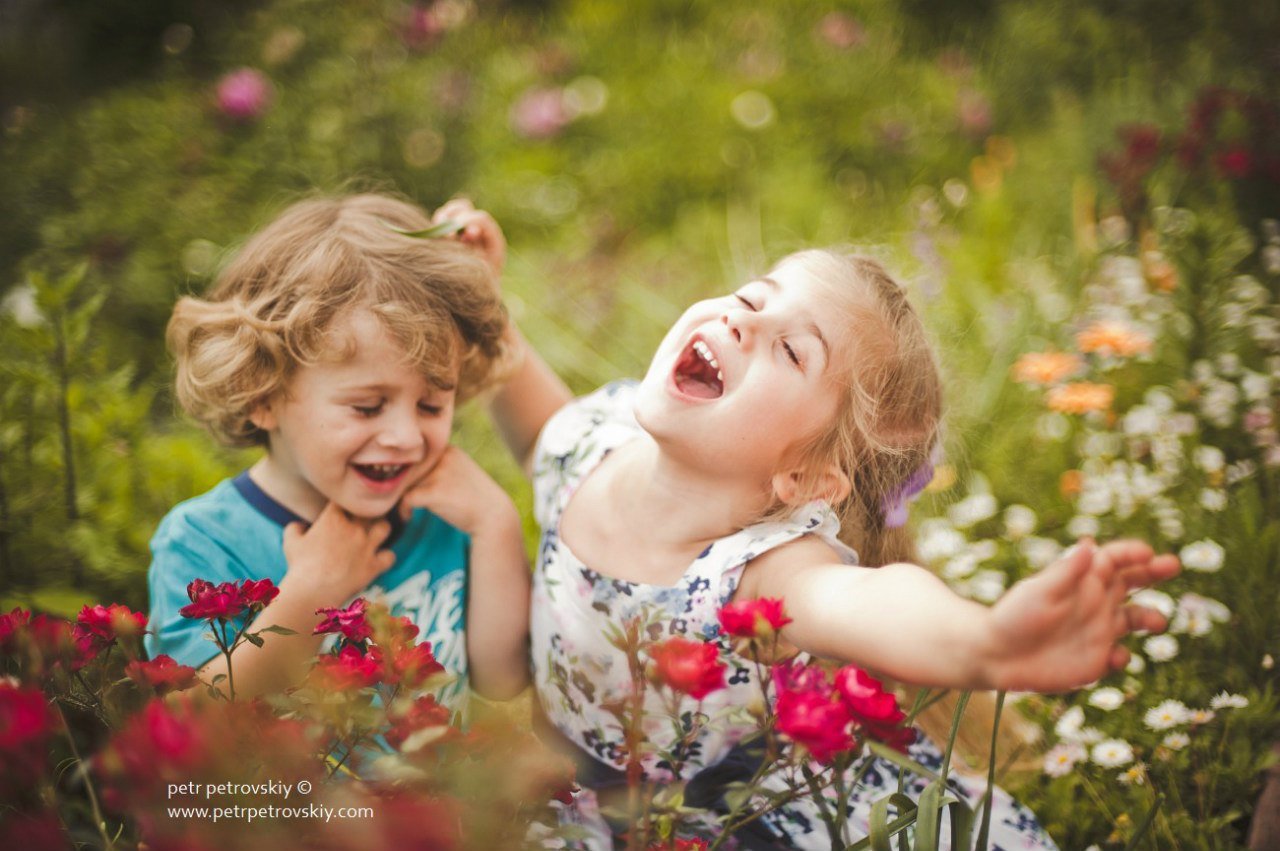 Счастливые дети. Счастливый ребенок. Дети радость. Детям о счастье. Радостные дети лето.
