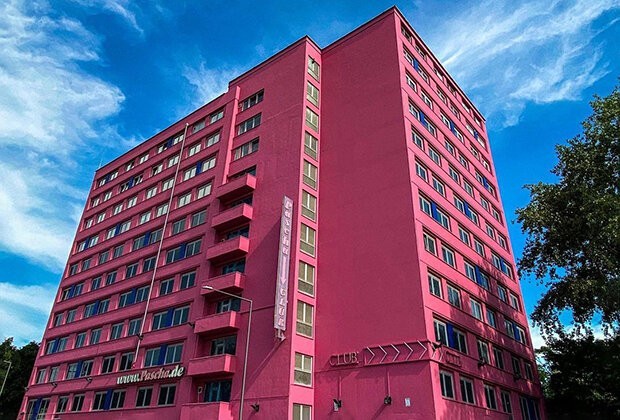 Китайская мафия выкупила крупнейший бордель Европы