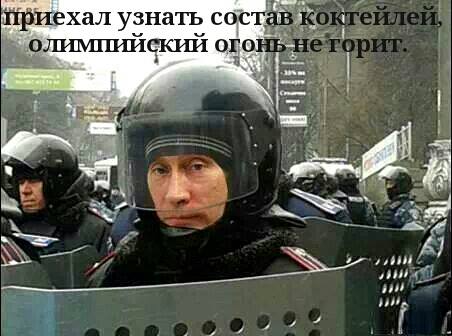 Азарова, сбежавшего в Вену, массово "троллят"