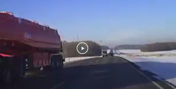 Наглый обгон на трассе спровоцировал серьезную аварию