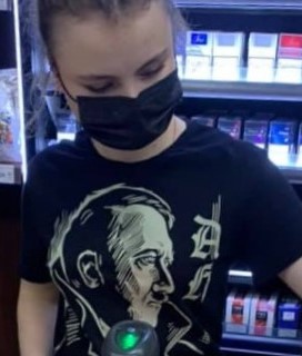 Продавщица 22 июня в майке с Гитлером пришла на работу