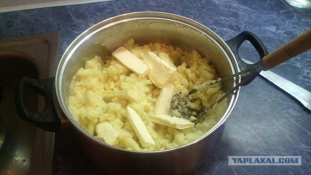 Суп-пюре картофельный с гренками.