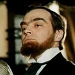 Женщина превратила съёмную квартиру в свалку — среди мусора даже нашли труп