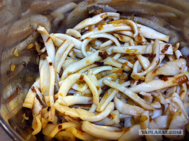 Картошка с кальмаром жареные