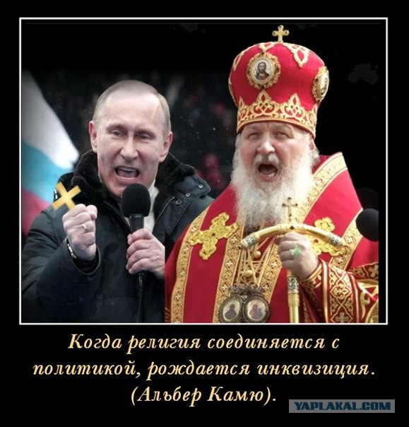 В Омской области на лодках совершили крестный ход против паводка