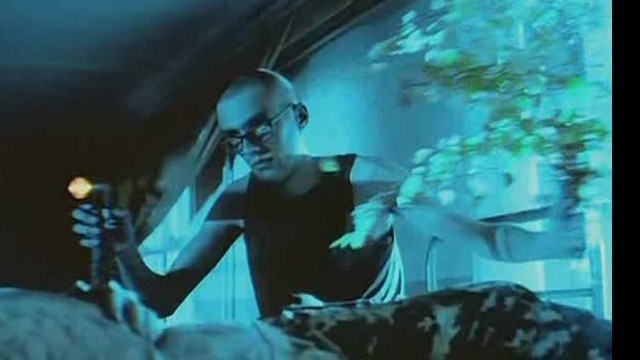 Кто-то очень любит бухать в купе)))