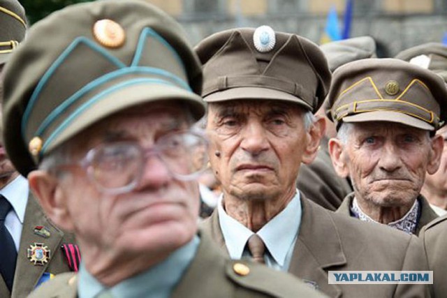 Спилили памятный креcт в Харькове.