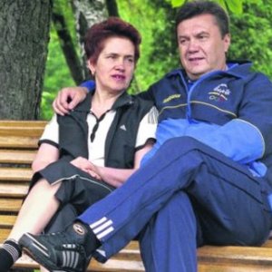 Януковича не выпустили из страны
