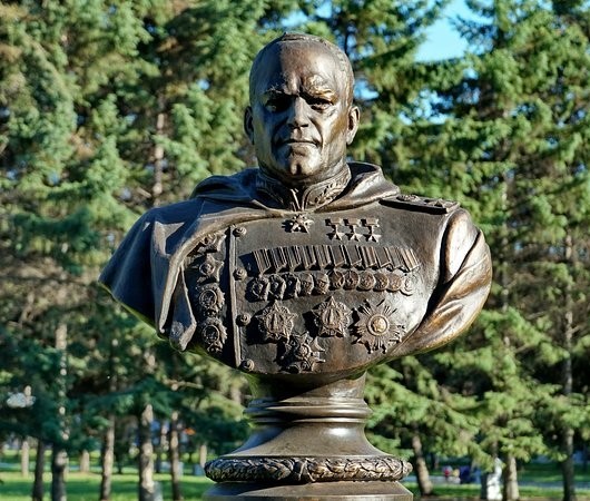 Аллея маршалов Победы в Комсомольске-на-Амуре