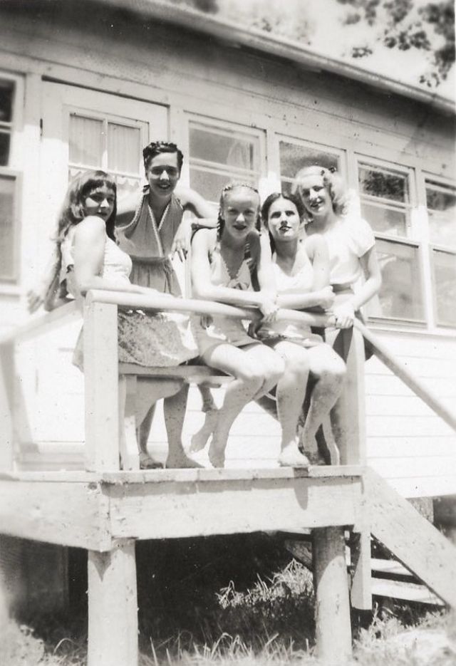 30 откровенных фотографий канадских девочек-подростков 1940-х годов
