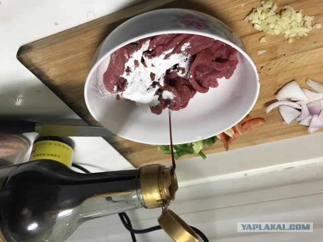 Говядина с чёрным перцем, по-китайски.