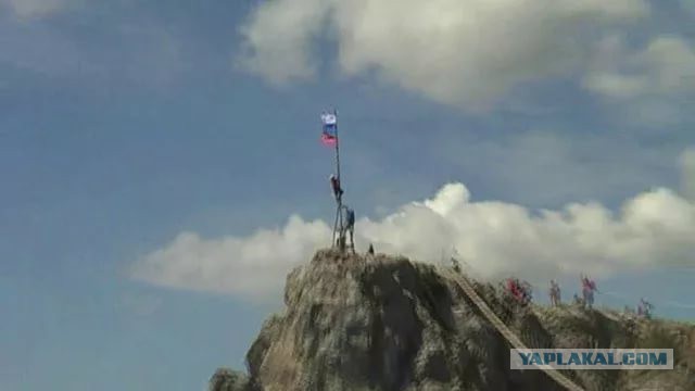 Дочь засняла, как отец борется со страхом высоты