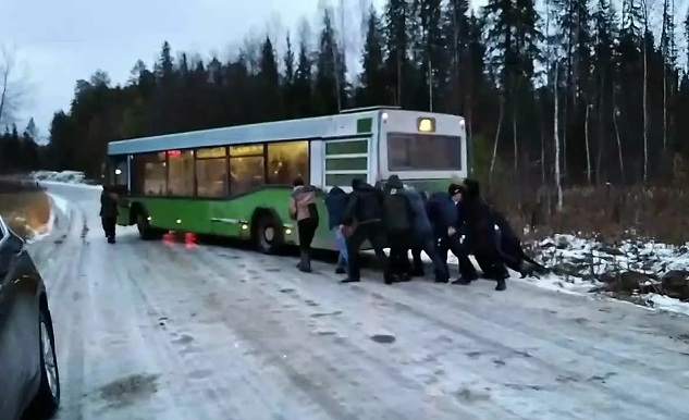 В Америке тоже скользко