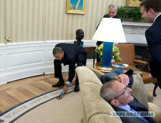 Президент Обама ловит тараканов