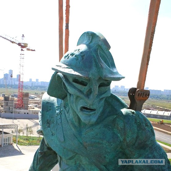 Как вам статуя Спартака возле нового стадиона